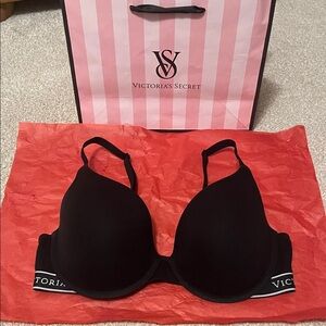 Victoria's Secret t-shirt bra, 34D
